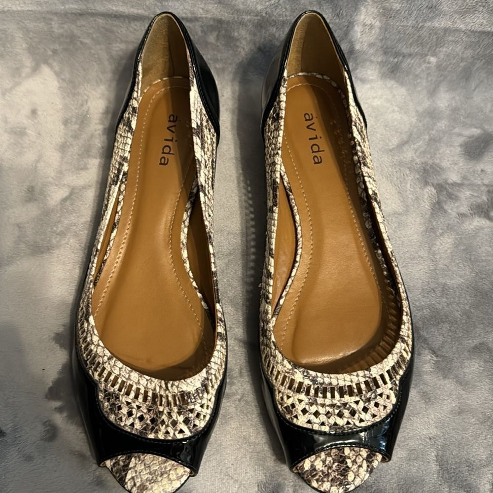Avida Preto/Cobra Peep Toe Shoes